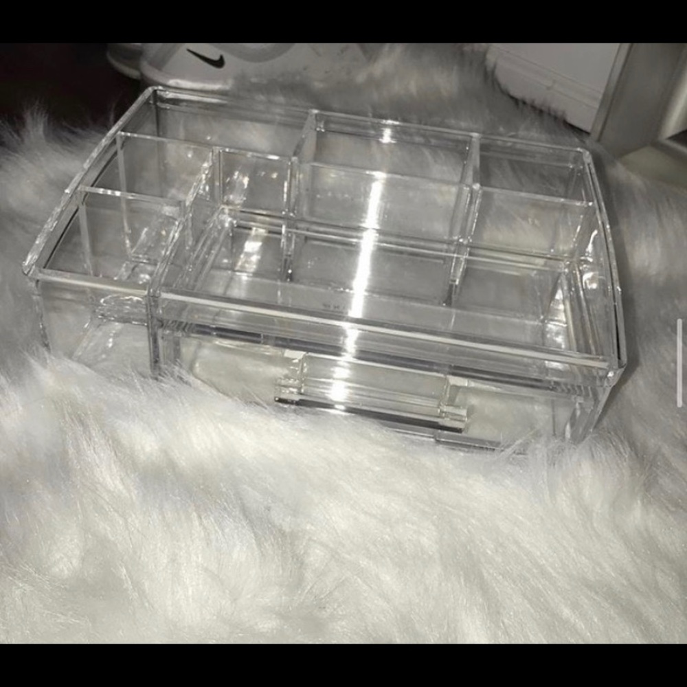 Makeup organizer